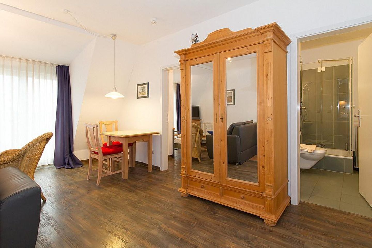 Haus Kühlung Haus Kühlung 15 Kühlungsborn - Wohn-Essbereich mit Esstisch