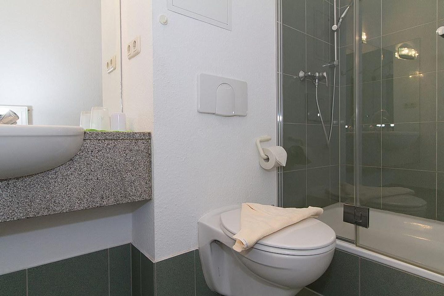 Haus Kühlung Haus Kühlung 15 Kühlungsborn - Badezimmer mit Dusche