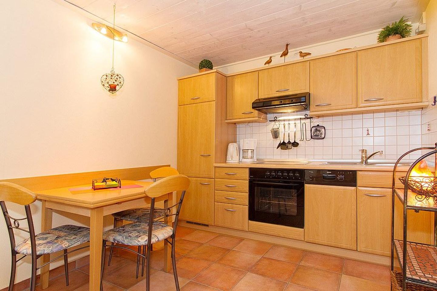 Meeresblick Meeresblick 026 Kühlungsborn - Küchenzeile mit Esstisch und Sitzgelegenheit