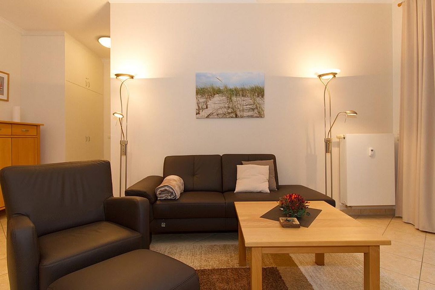 Dünenschloss Dünenschloss 1-03 Kühlungsborn - Wohn-Essbereich mit Couch