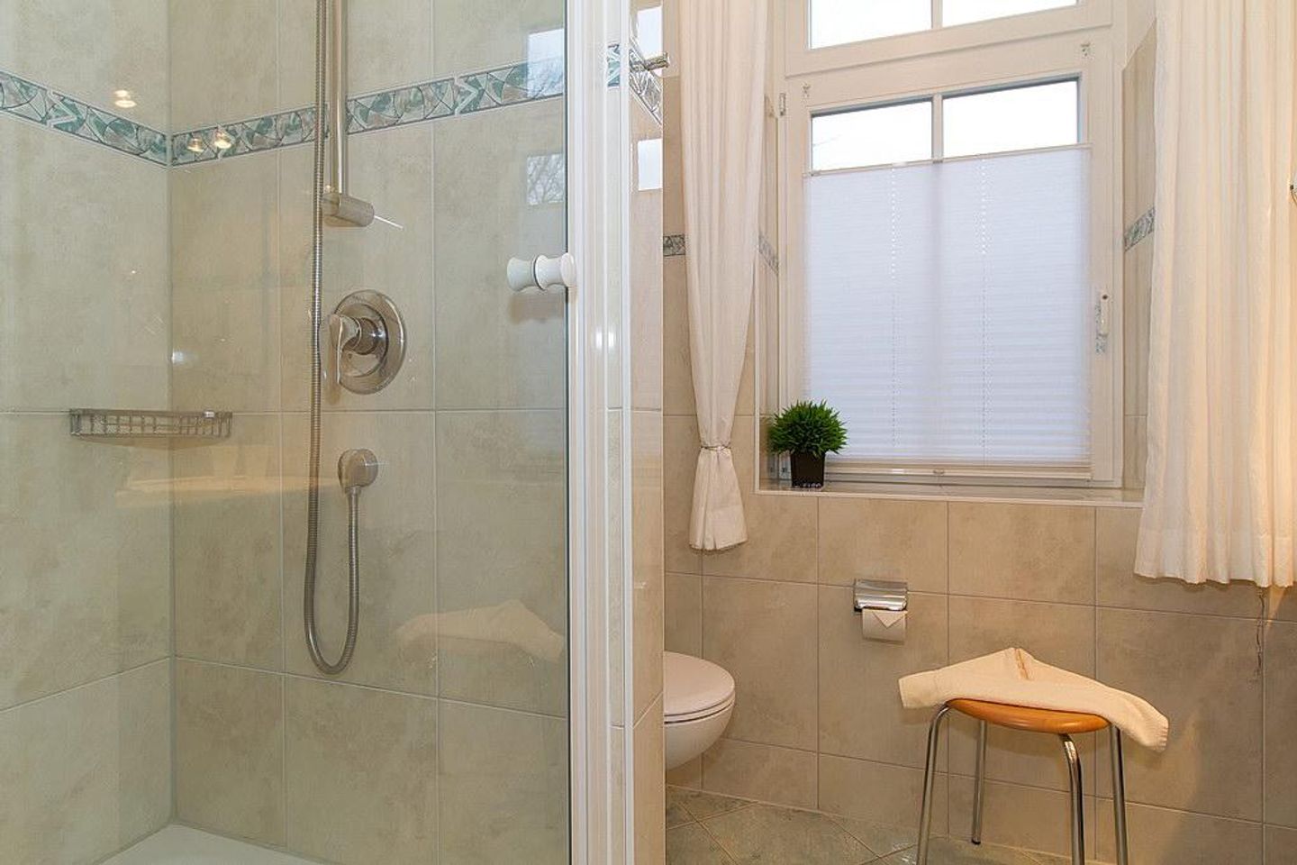 Dünenschloss Dünenschloss 1-03 Kühlungsborn - Badezimmer mit Dusche