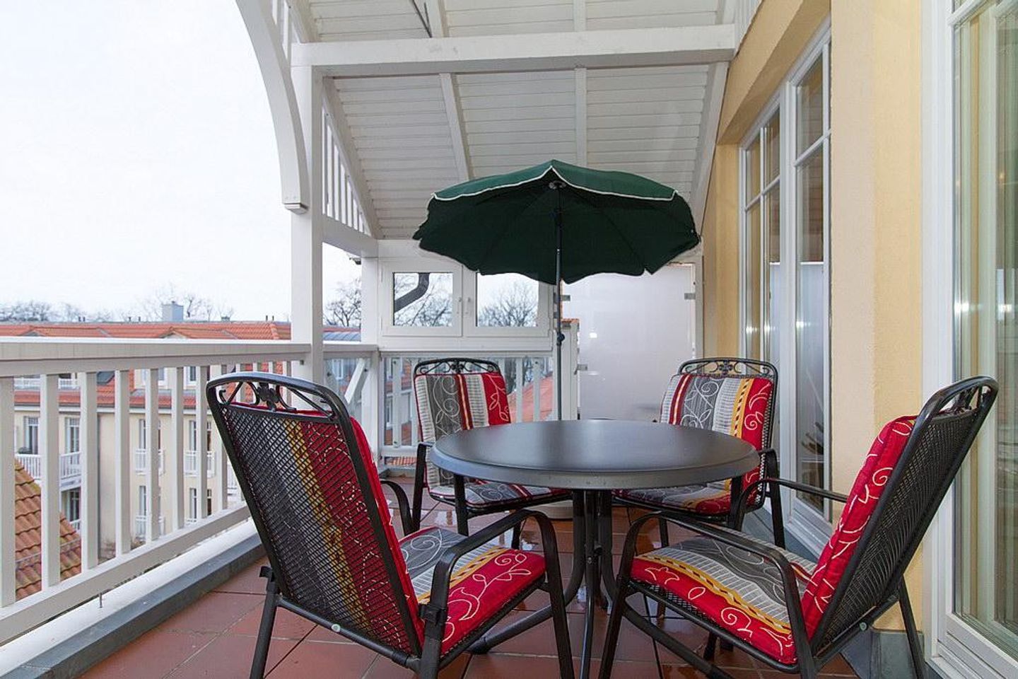 Dünenschloss Dünenschloss 1-33 Kühlungsborn - Balkon mit Gartenmöbeln