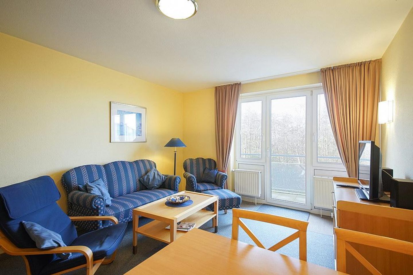Hus Inselkieker Hus Inselkieker 213 Schillig - Wohnbereich mit Sofa, Sessel, Couchtisch und TV