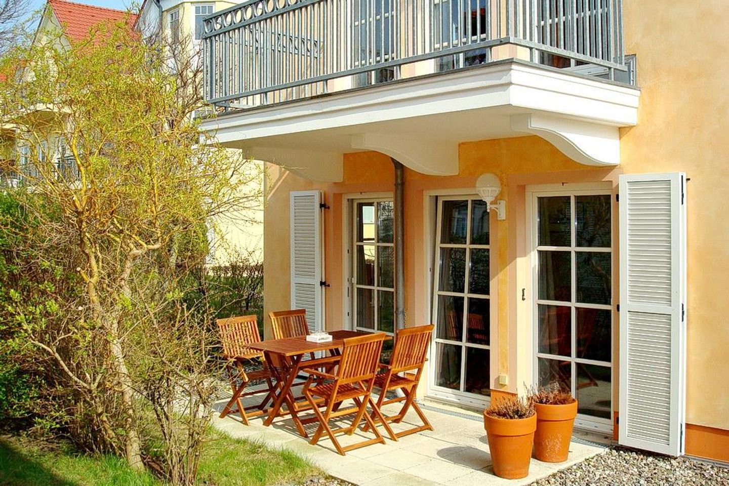 Casa Nova Casa Nova 07 Kühlungsborn - Terrasse mit Gartenmöbeln