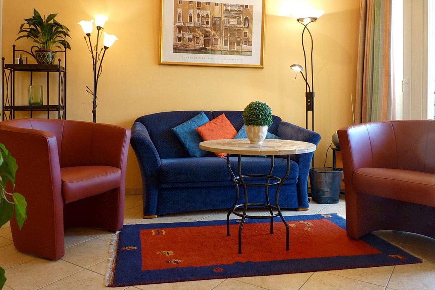 Dünenschloss Dünenschloss 1-02 Kühlungsborn - Wohn-Essbereich mit Couch