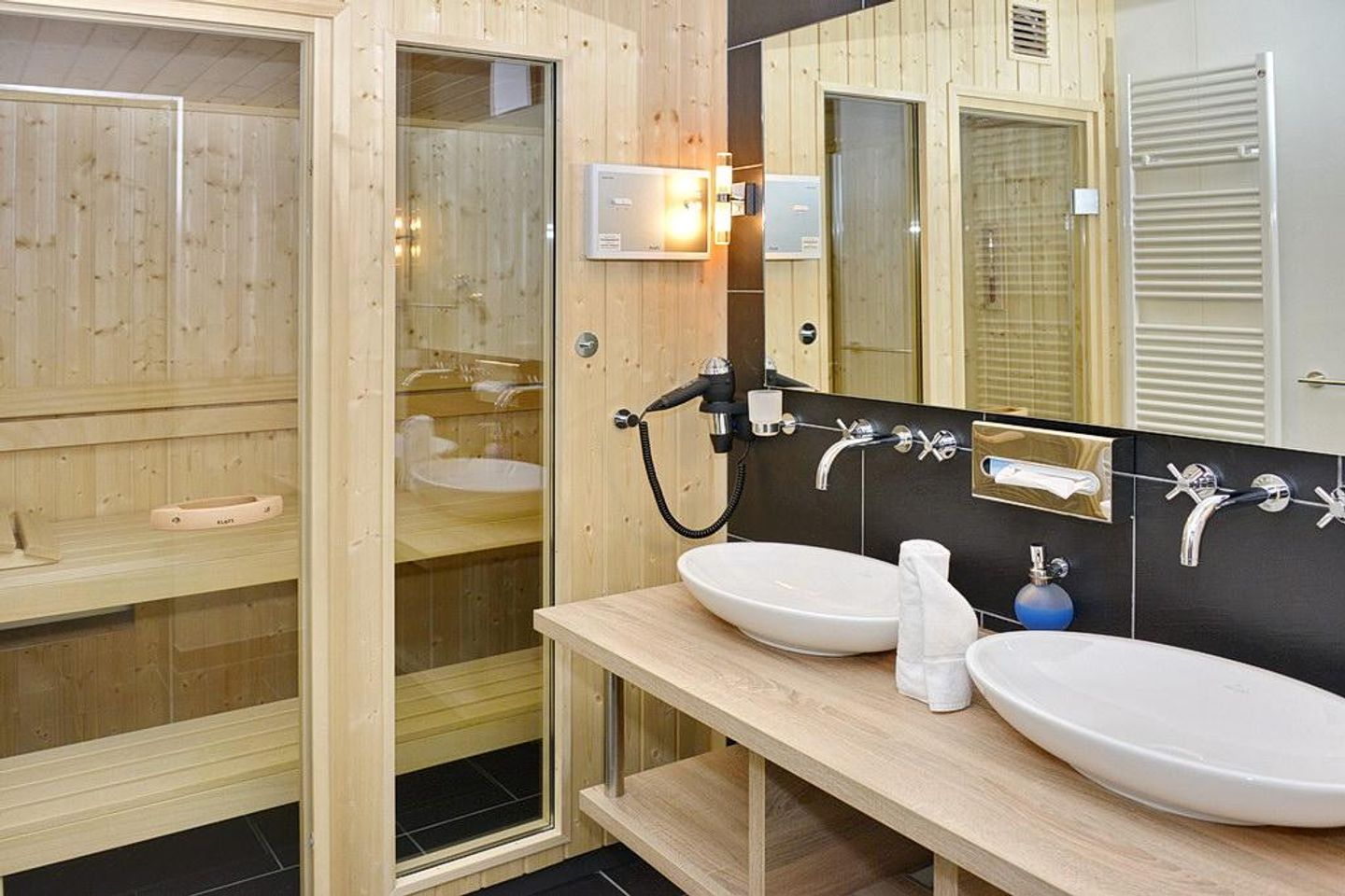 Resort Deichgraf Resort Deichgraf 27-09 Wremen - Badezimmer mit Saunabereich