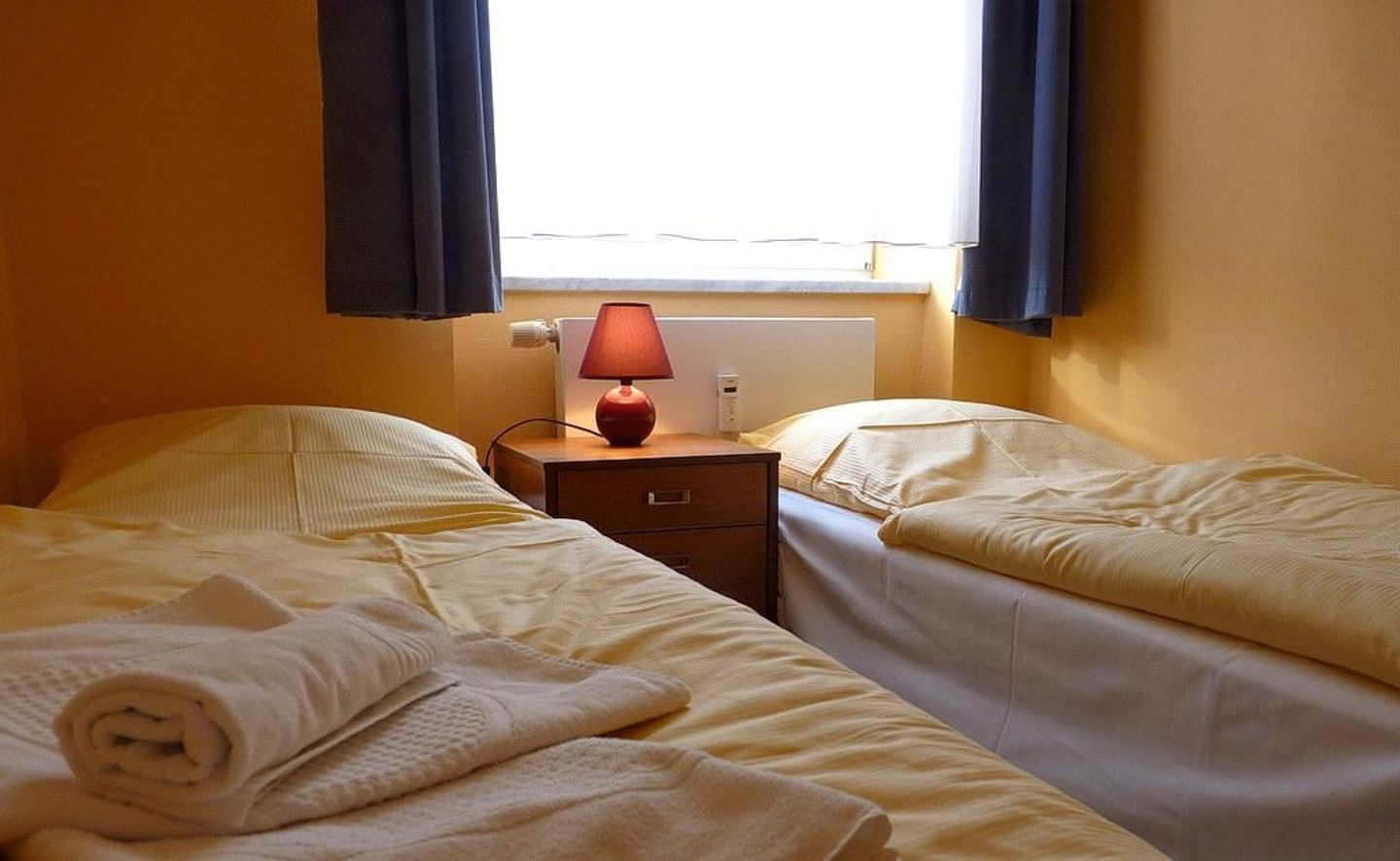 Dünenschloss Dünenschloss 1-02 Kühlungsborn - Schlafzimmer mit zwei Einzelbetten