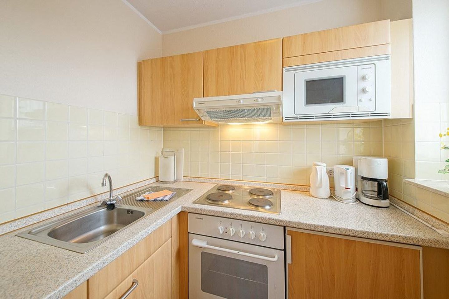 Hus Inselkieker Hus Inselkieker 323 Schillig - Küchenzeile mit Mikrowelle