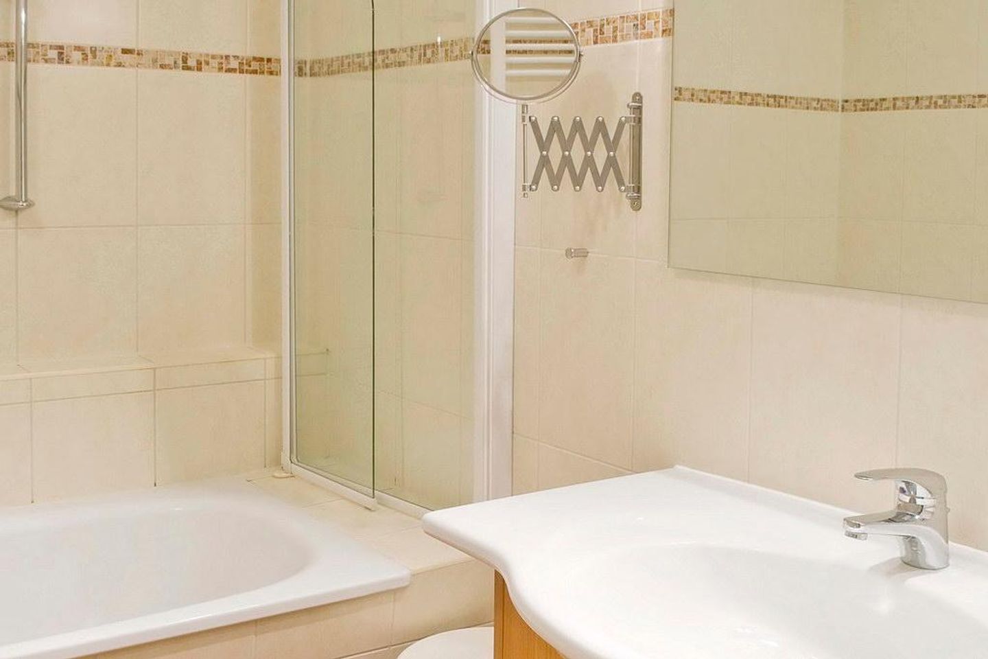 Dünenschloss Dünenschloss 1-16 Kühlungsborn - Badezimmer mit Badewanne