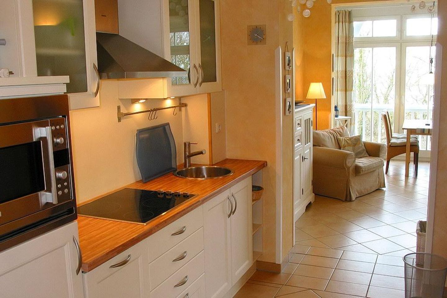 Dünenschloss Dünenschloss 1-28 Kühlungsborn - Küchenzeile mit Mikrowelle