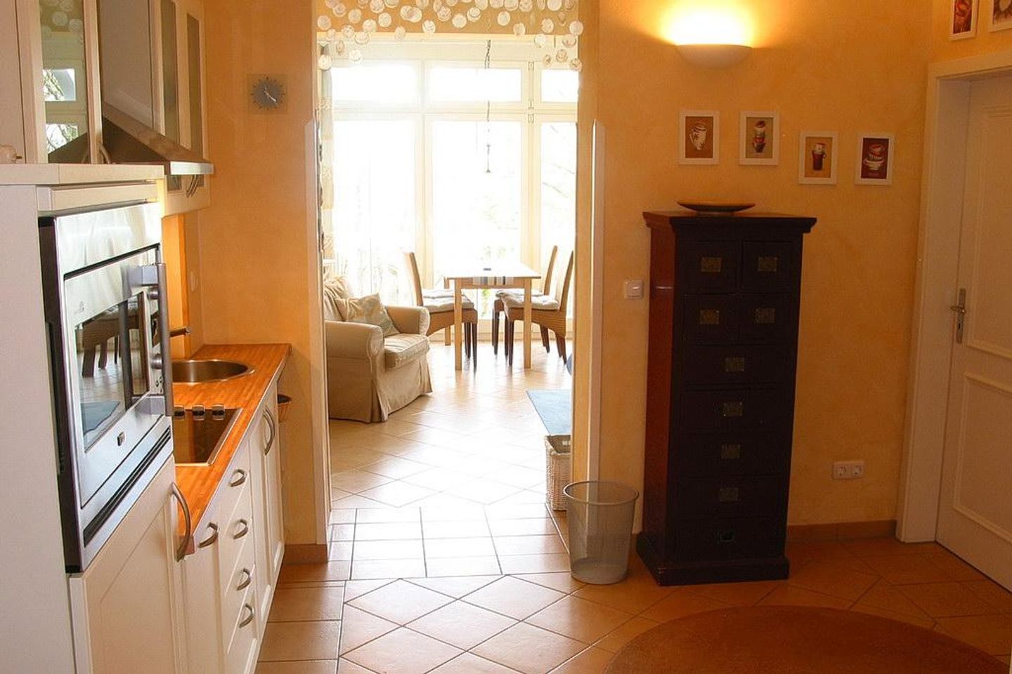 Dünenschloss Dünenschloss 1-28 Kühlungsborn - Küchenzeile mit Mikrowelle