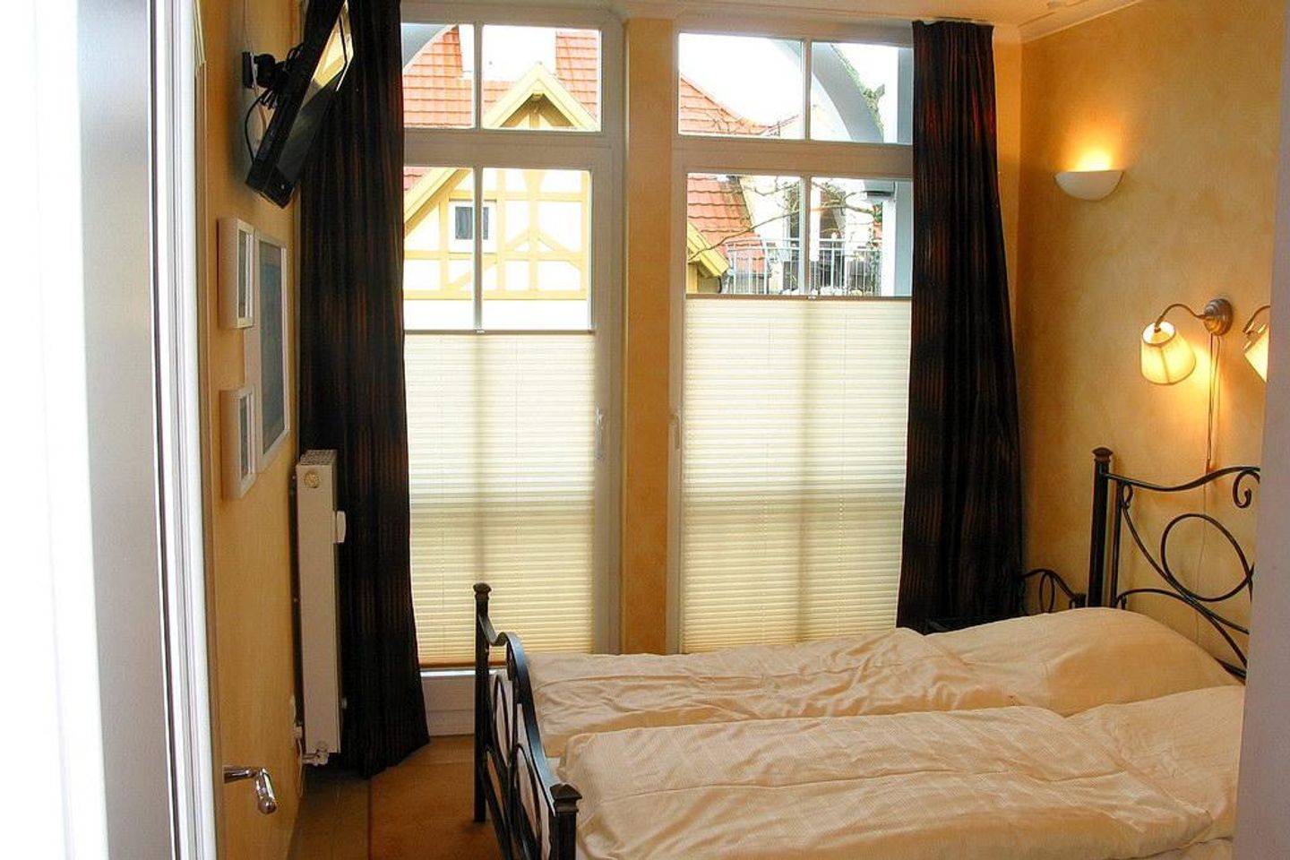 Dünenschloss Dünenschloss 1-28 Kühlungsborn - Schlafzimmer mit Doppelbett