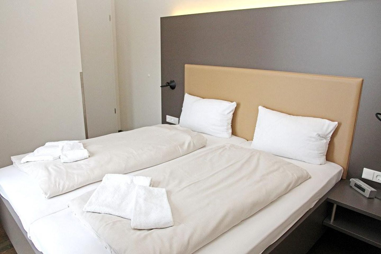 Resort Deichgraf Resort Deichgraf 31-15 Wremen - Schlafzimmer mit Doppelbett