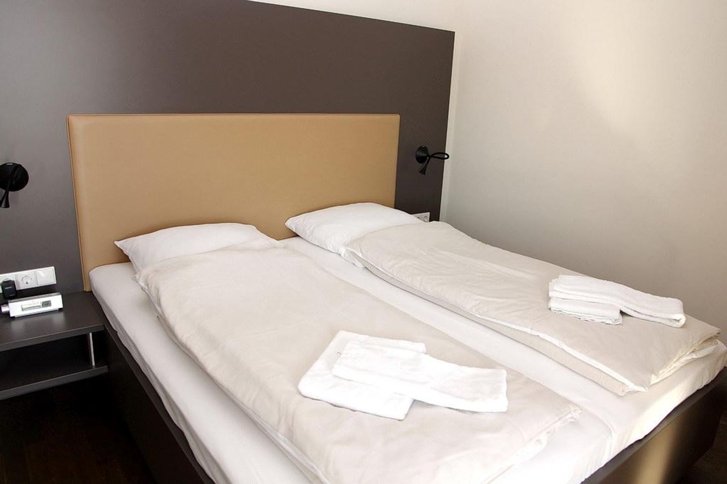 Resort Deichgraf Resort Deichgraf 31-15 Wremen - Schlafzimmer mit Doppelbett