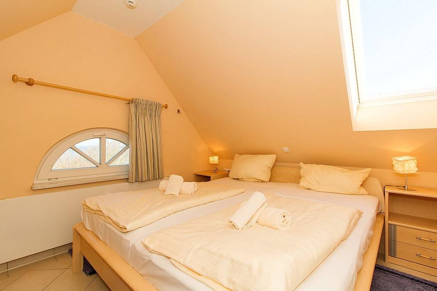 Dünenschloss Dünenschloss 1-40 Kühlungsborn - Schlafzimmer mit Doppelbett