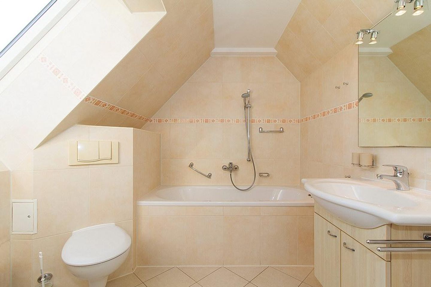 Dünenschloss Dünenschloss 1-40 Kühlungsborn - Badezimmer mit Duschwanne