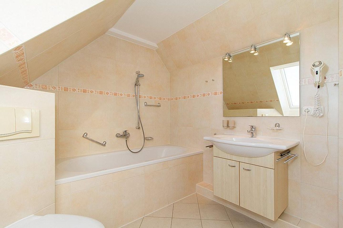 Dünenschloss Dünenschloss 1-40 Kühlungsborn - Badezimmer mit Duschwanne