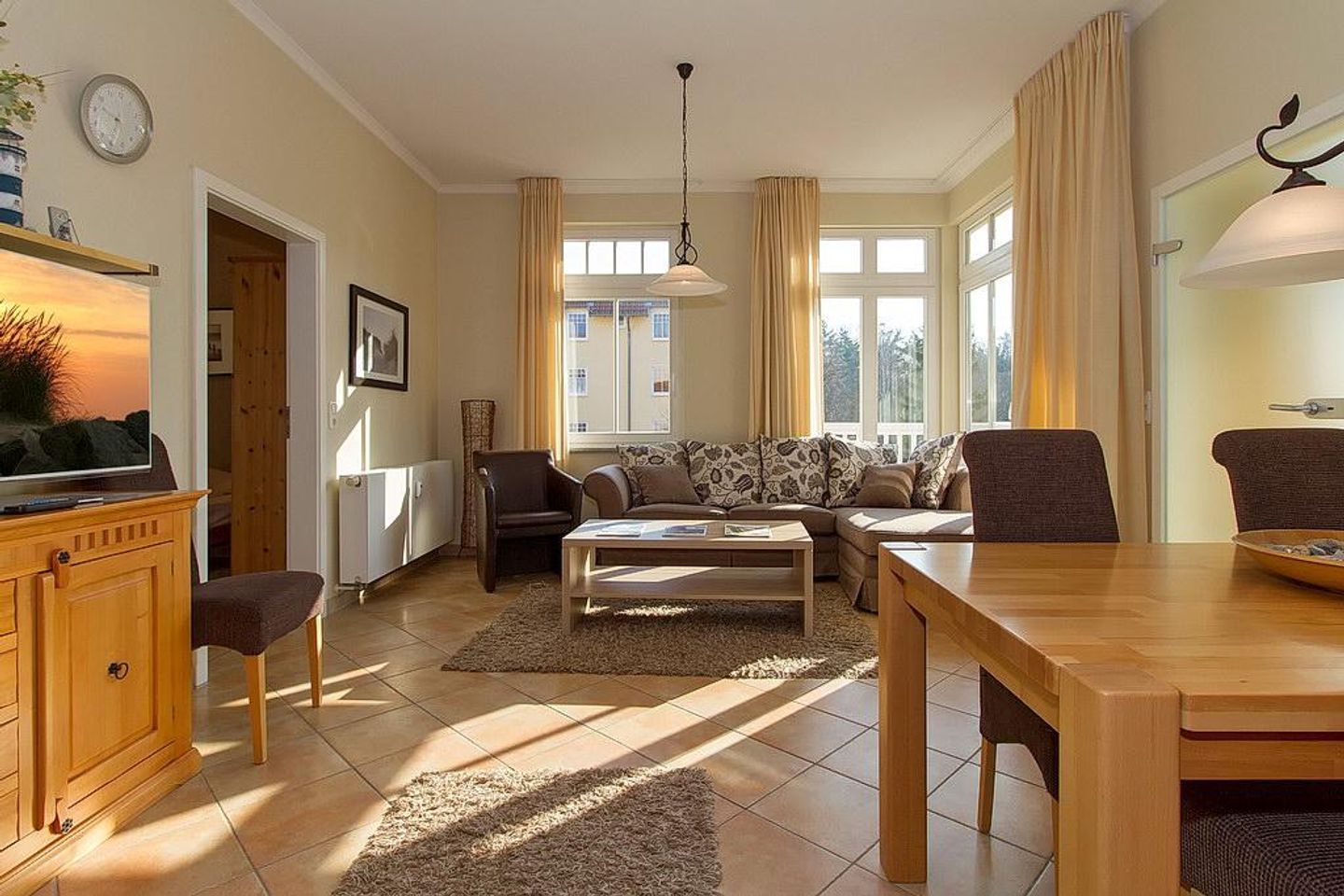 Dünenschloss Dünenschloss 1-07 Kühlungsborn - Wohn-Essbereich mit Couch