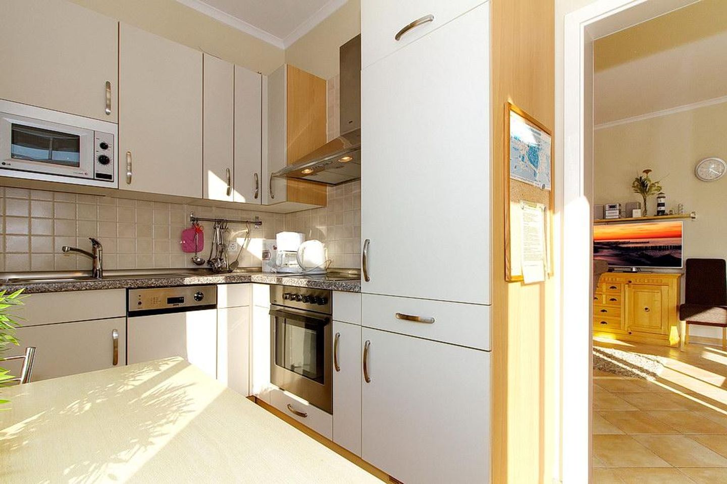 Dünenschloss Dünenschloss 1-07 Kühlungsborn - Küche mit Backofen und Geschirrspüler