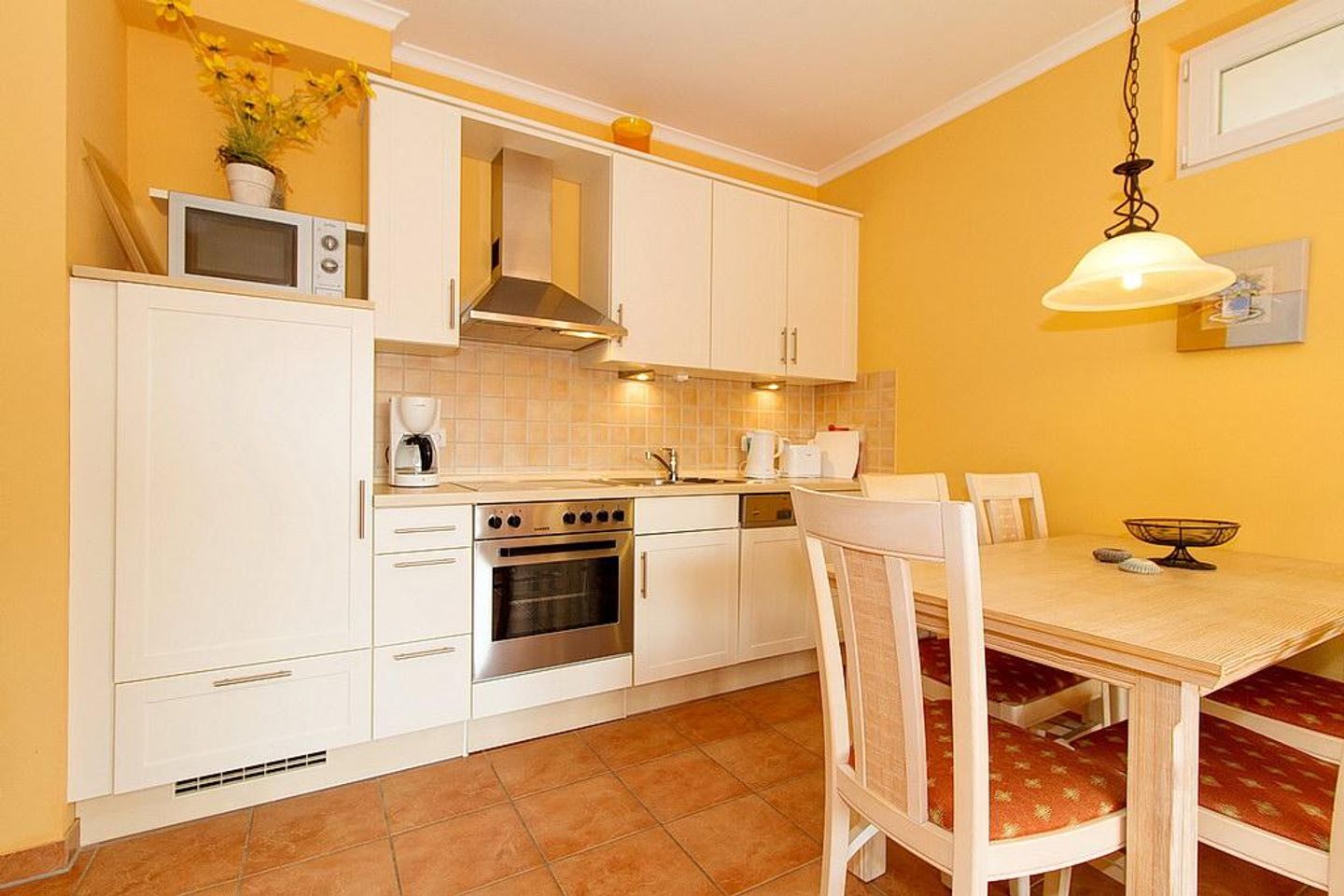 Dünenschloss Dünenschloss 1-32 Kühlungsborn - Küchenzeile mit Backofen