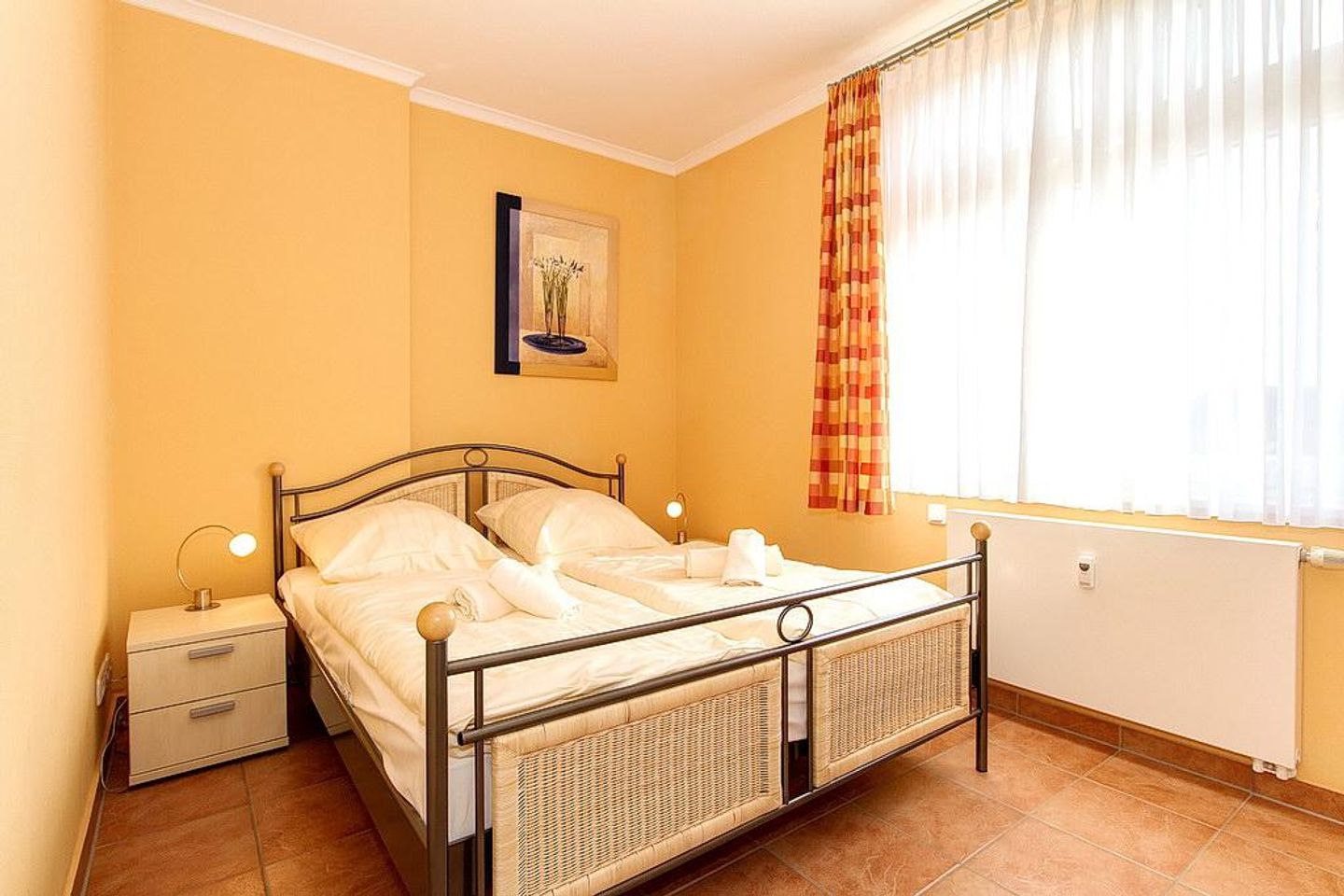 Dünenschloss Dünenschloss 1-32 Kühlungsborn - Schlafzimmer mit Doppelbett