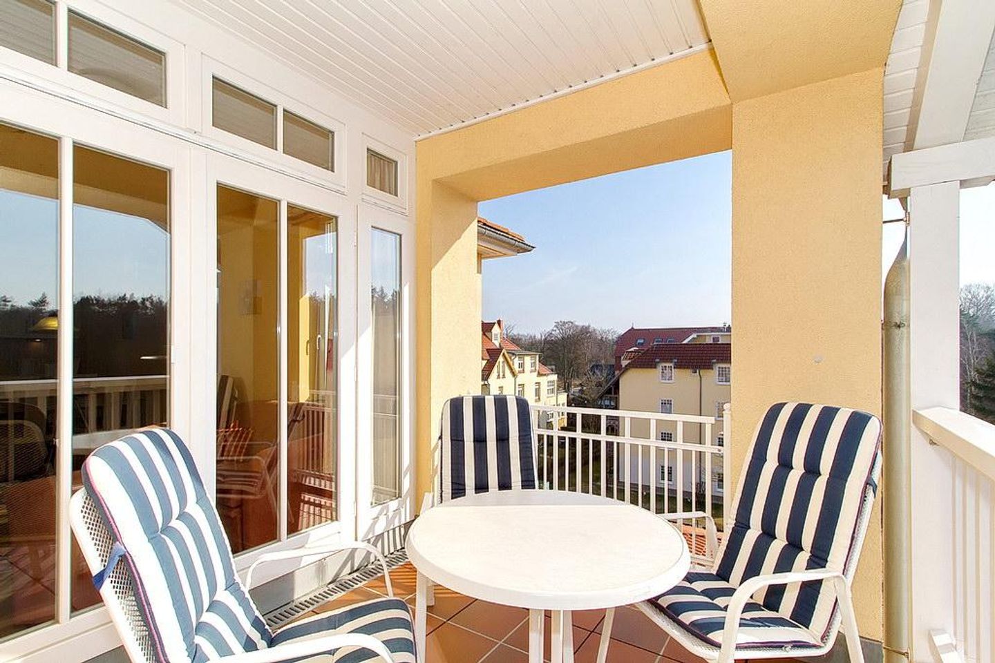 Dünenschloss Dünenschloss 1-32 Kühlungsborn - Balkon mit Gartenmöbeln