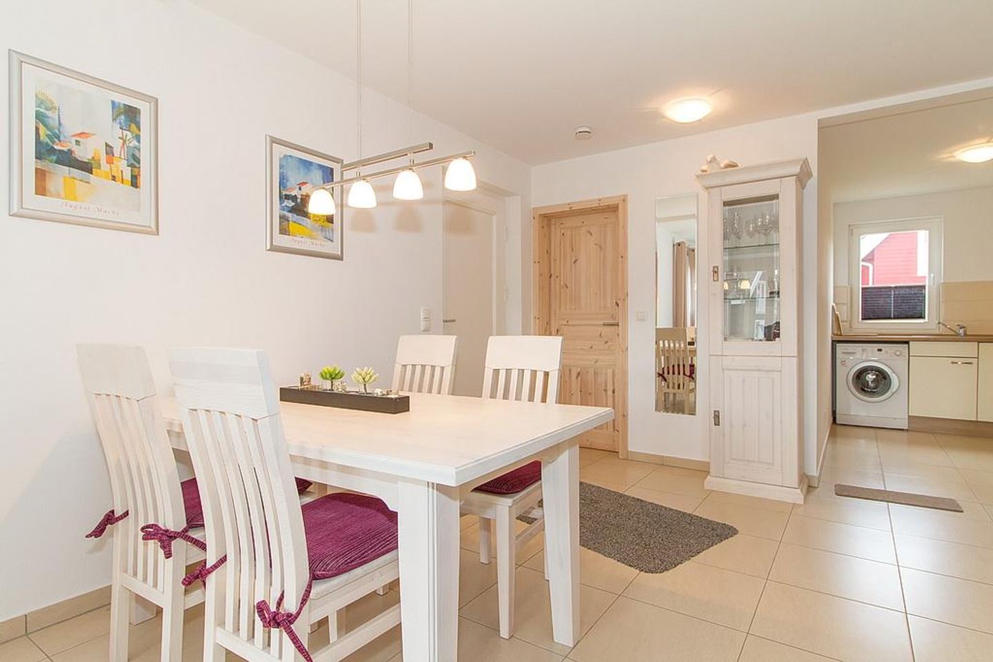 Ostseepark Rügen Ostseepark Rügen 24 Rügen - Wohn-Essbereich mit Esstisch und Sitzgelegenheit