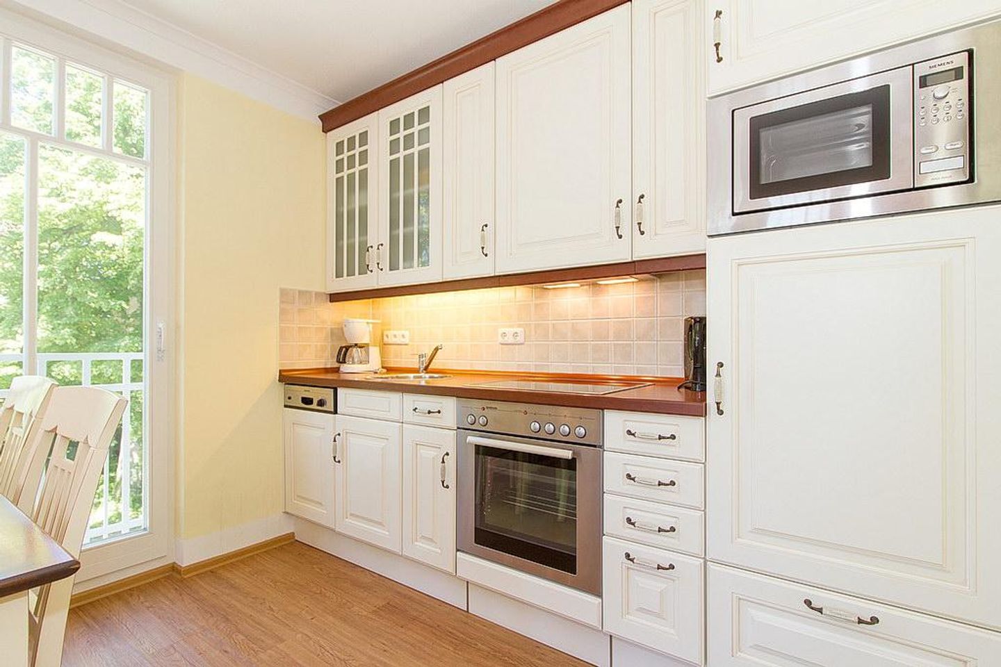 Dünenschloss Dünenschloss 2-19 Kühlungsborn - Küchenzeile mit Backofen