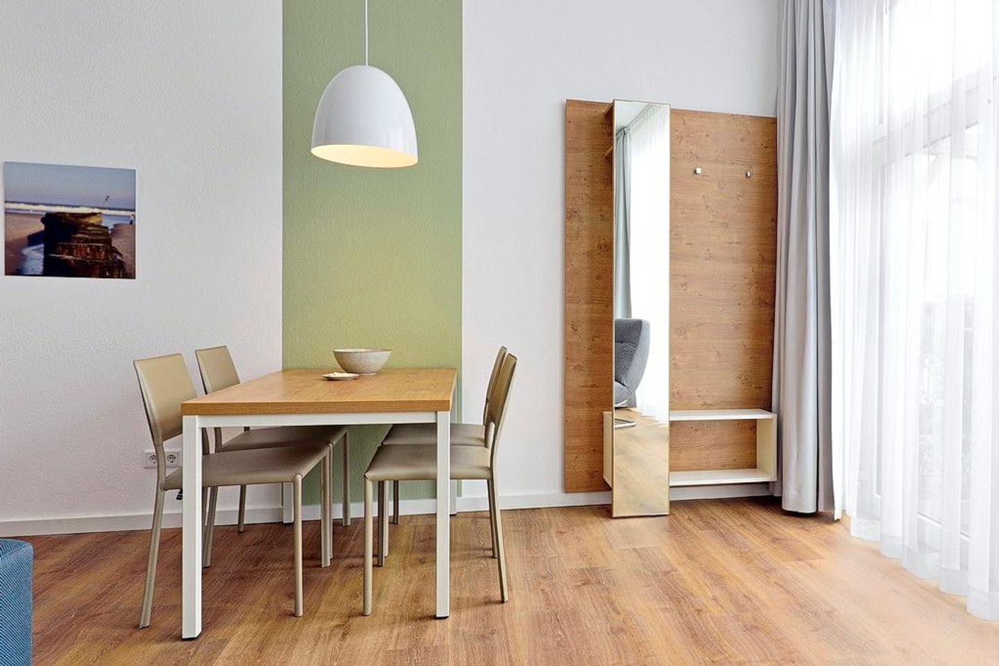 Aparthotel Anna Düne Aparthotel Anna Düne 0-02 Wangerooge - Wohn/ Essbereich mit Esstisch