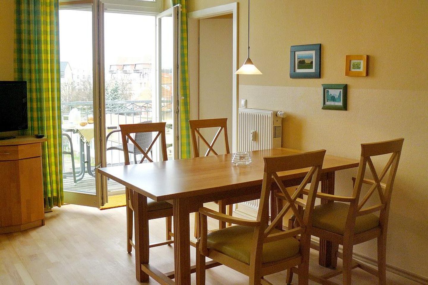 Haus am Park Haus am Park 30 Kühlungsborn - Wohn-Essbereich mit Esstisch und Sitzgelegenheit