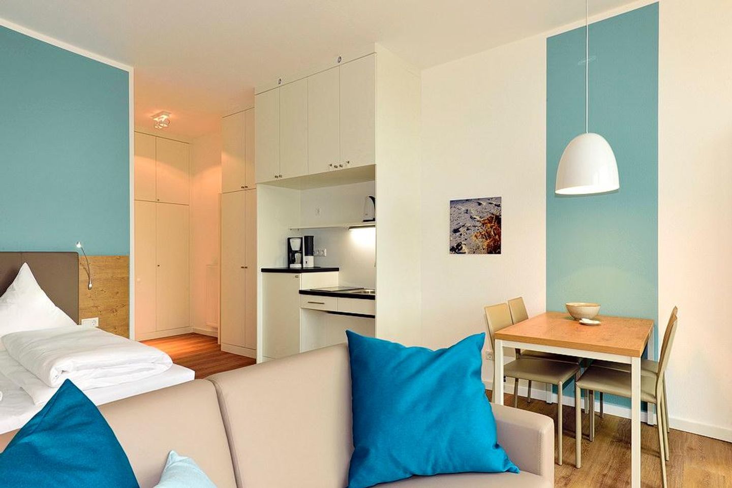 Aparthotel Anna Düne Aparthotel Anna Düne 0-04 Wangerooge - Wohn/ Essbereich mit Esstisch