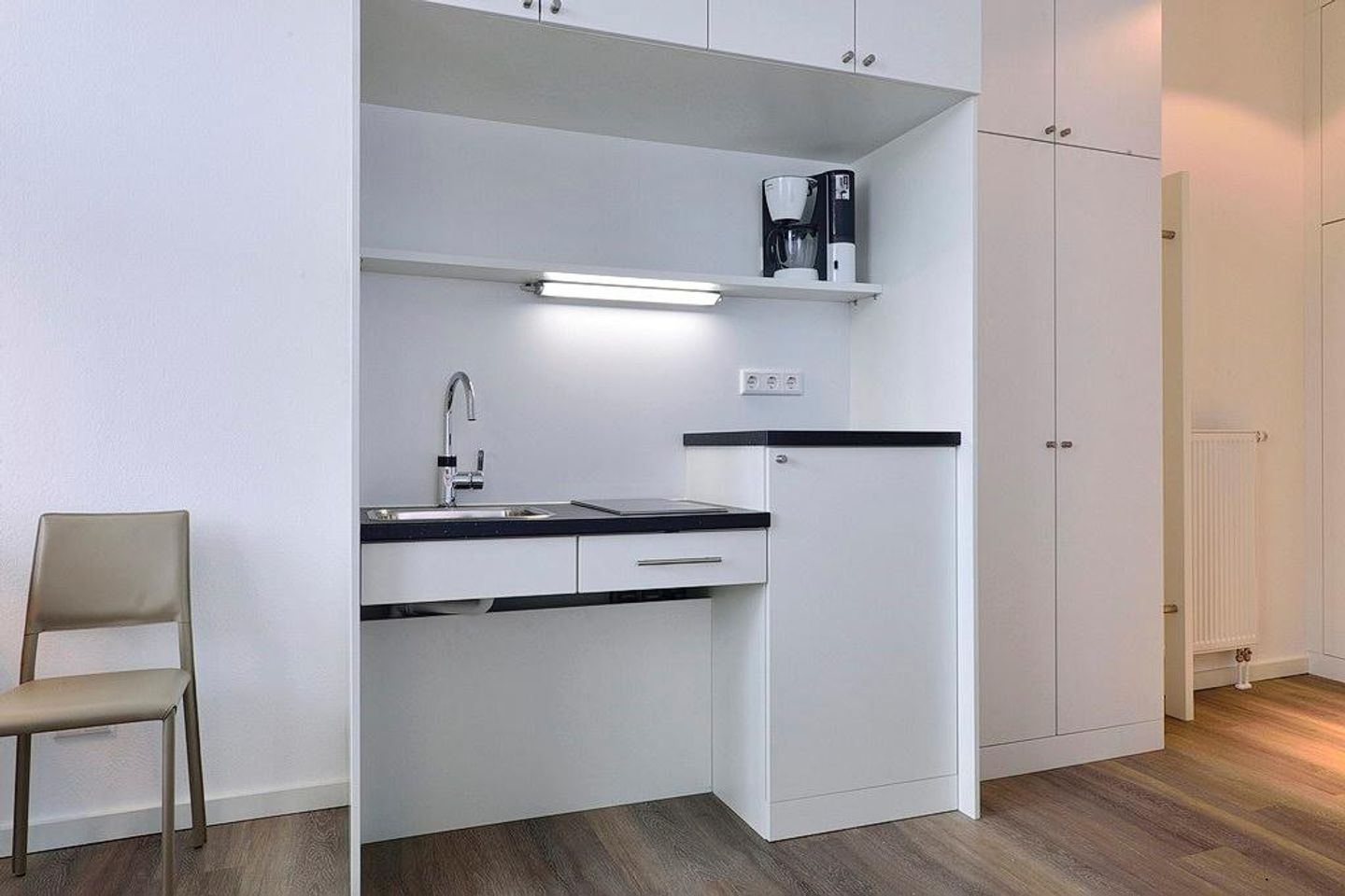 Aparthotel Anna Düne Aparthotel Anna Düne 0-05 Wangerooge - Wohn/ Essbereich mit Küchenzeile