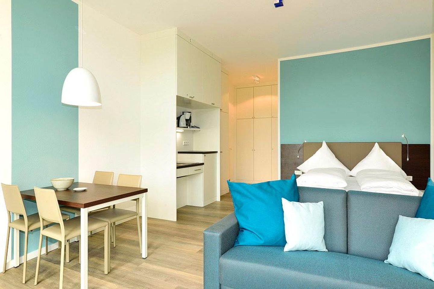 Aparthotel Anna Düne Aparthotel Anna Düne 0-05 Wangerooge - Wohn/ Essbereich mit Esstisch