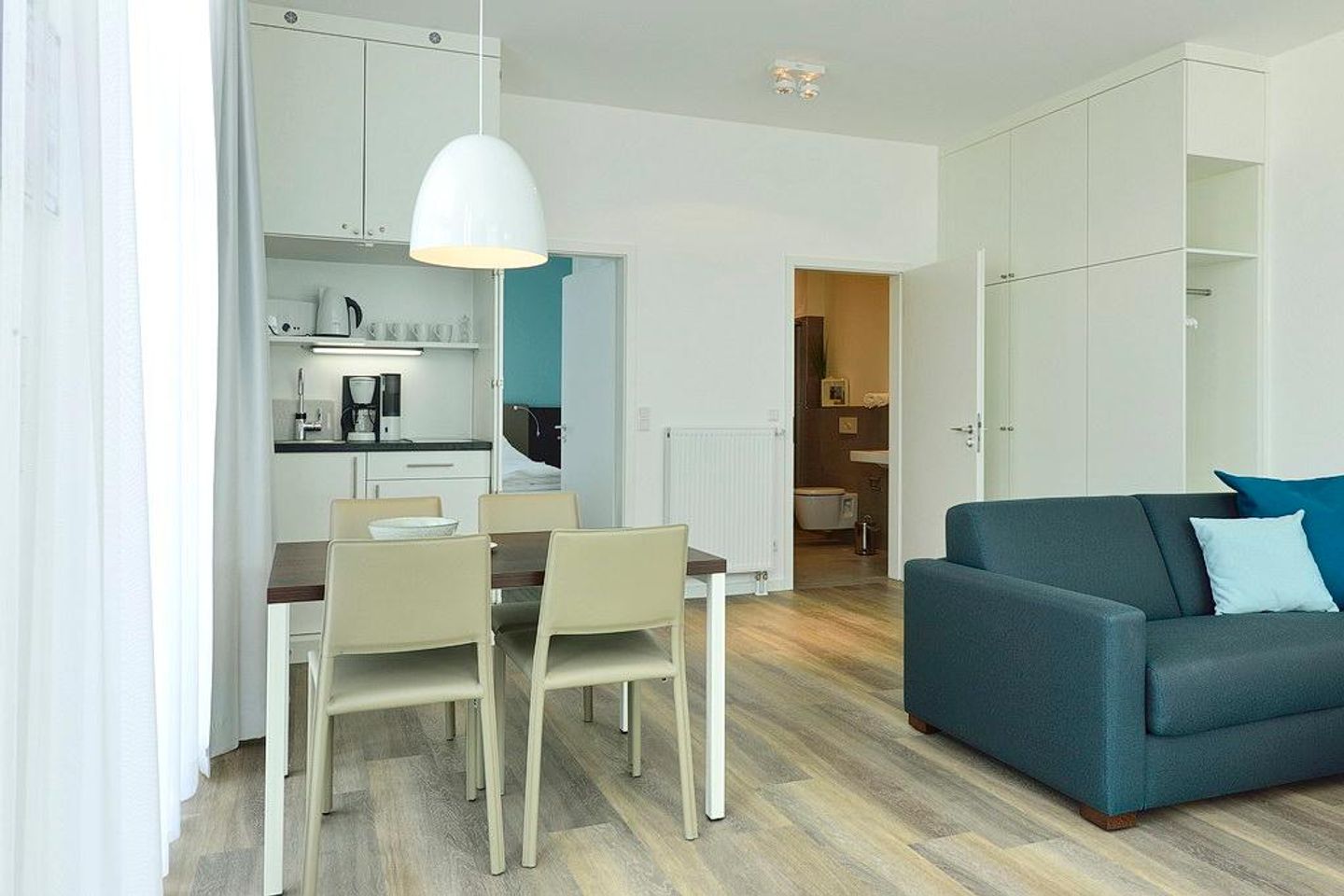 Aparthotel Anna Düne Aparthotel Anna Düne 0-06 Wangerooge - Wohn/ Essbereich mit Esstisch