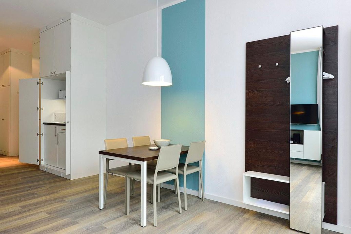 Aparthotel Anna Düne Aparthotel Anna Düne 0-11 Wangerooge - Wohn/ Essbereich mit Küchenzeile und Esstisch