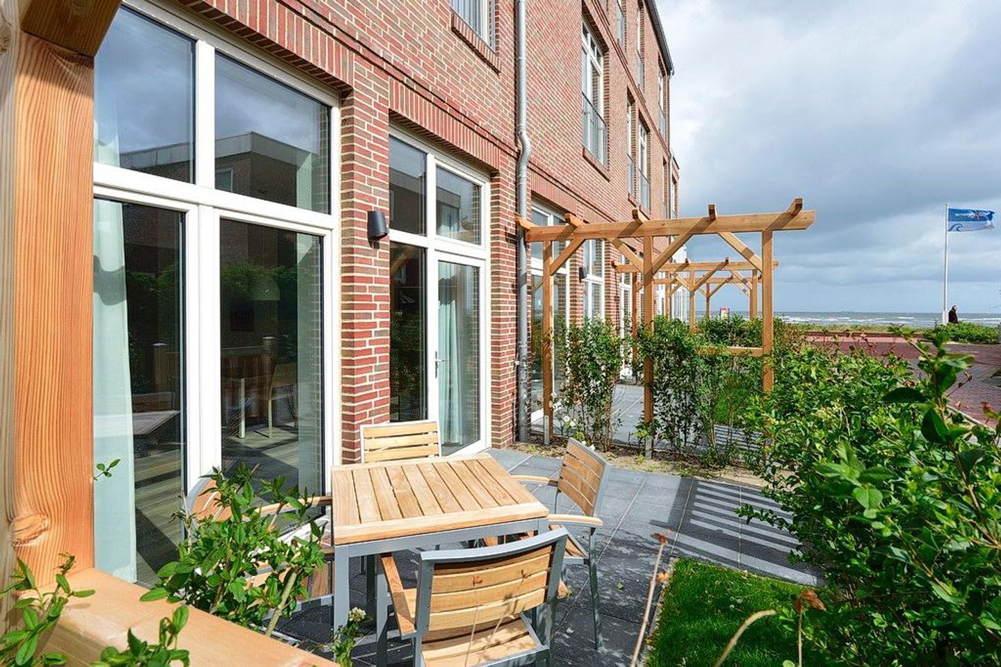 Aparthotel Anna Düne Aparthotel Anna Düne 0-11 Wangerooge - Terrasse mit Gartenmöbel