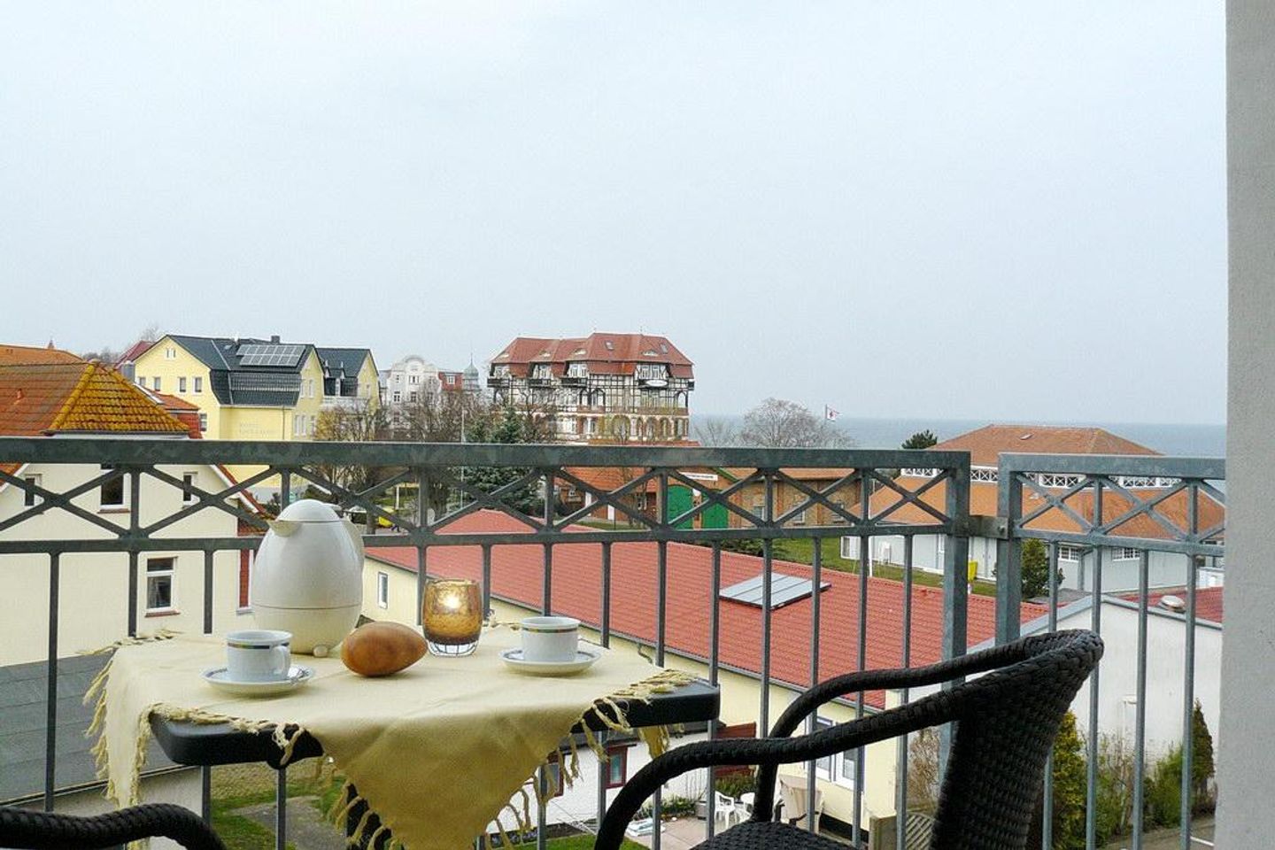 Haus am Park Haus am Park 30 Kühlungsborn - Balkon mit Gartenmöbeln