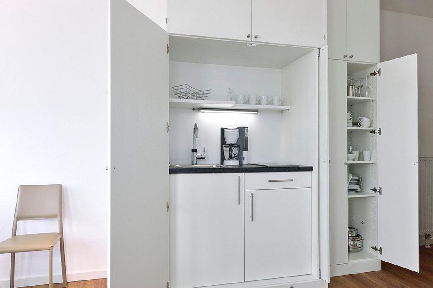 Aparthotel Anna Düne Aparthotel Anna Düne 1-12 Wangerooge - Wohn/ Essbereich mit Küchenzeile