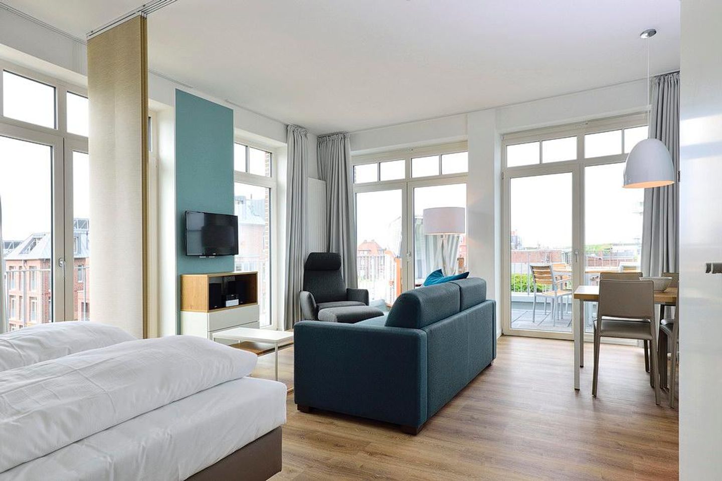 Aparthotel Anna Düne Aparthotel Anna Düne 1-12 Wangerooge - Wohn/ Essbereich mit Couch