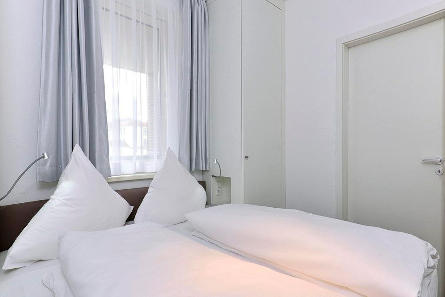 Aparthotel Anna Düne Aparthotel Anna Düne 1-13 Wangerooge - Schlafzimmer mit Doppelbett