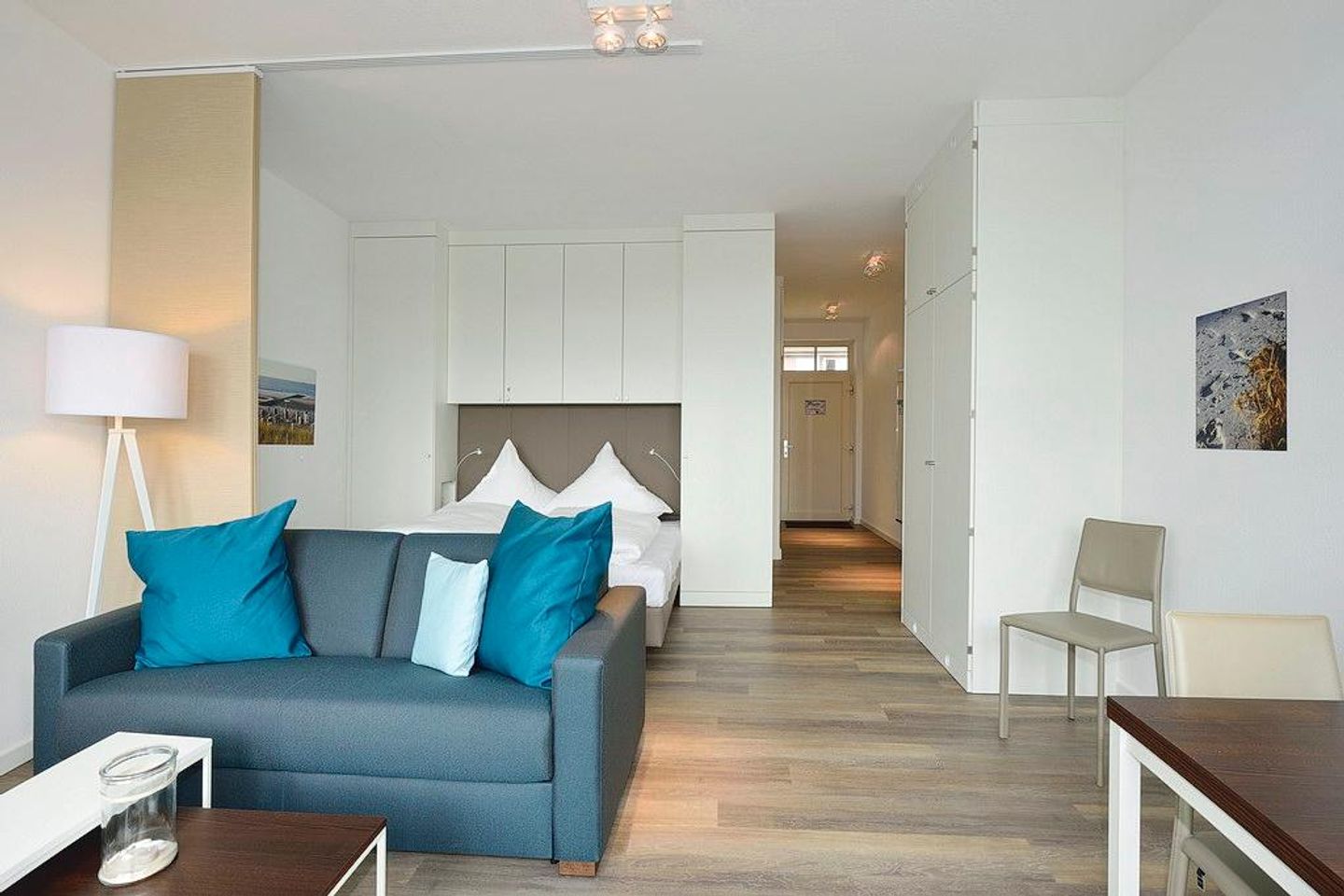 Aparthotel Anna Düne Aparthotel Anna Düne 1-14 Wangerooge - Wohnessbereich mit Couch