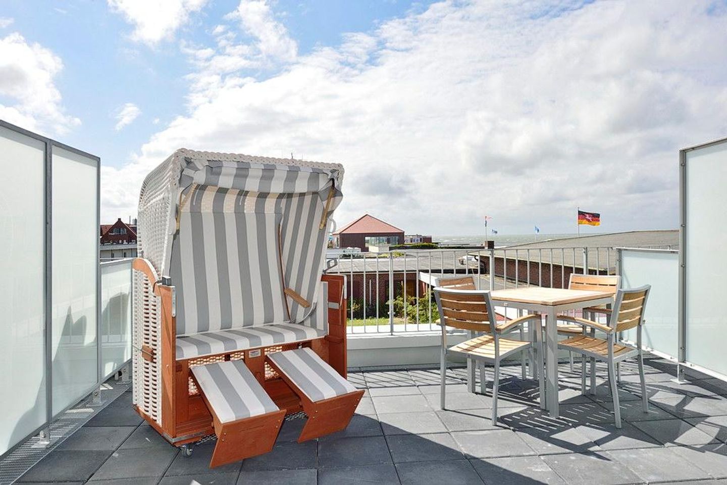 Aparthotel Anna Düne Aparthotel Anna Düne 1-16 Wangerooge - Balkon mit Strandkorb