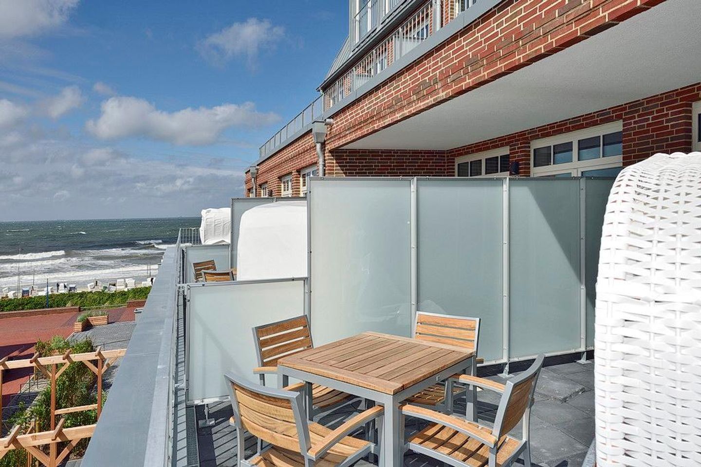 Aparthotel Anna Düne Aparthotel Anna Düne 1-16 Wangerooge - Balkon mit Sitzmöbel