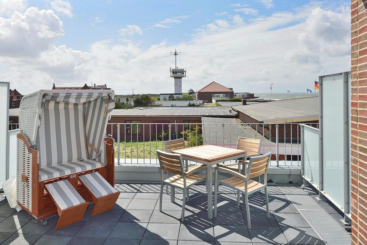 Aparthotel Anna Düne Aparthotel Anna Düne 1-17 Wangerooge - Balkon mit Strandkorb