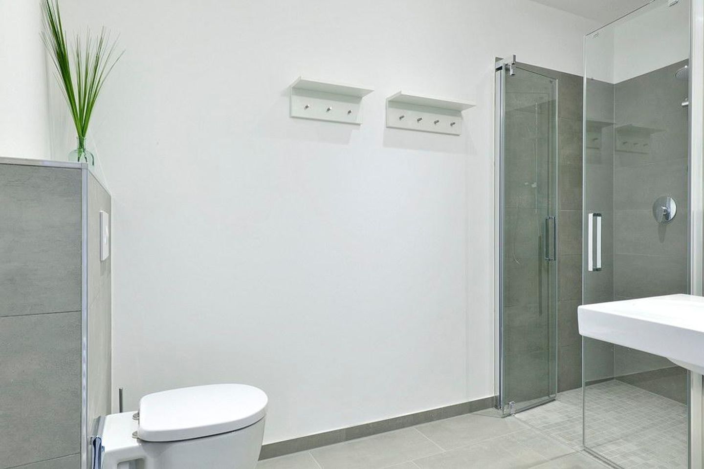 Aparthotel Anna Düne Aparthotel Anna Düne 1-19 Wangerooge - Badezimmer mit Dusche, WC und Waschtisch