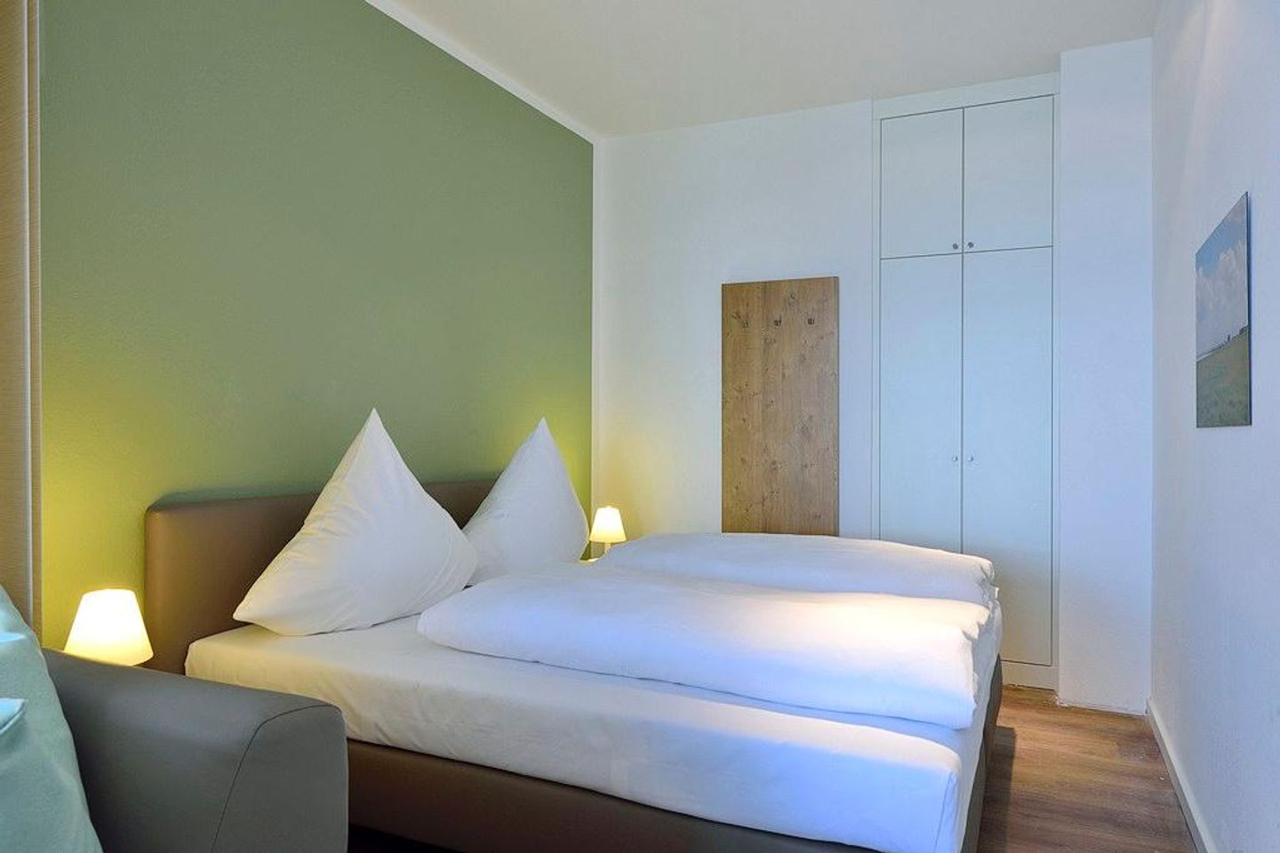 Aparthotel Anna Düne Aparthotel Anna Düne 1-21 Wangerooge - Schlafzimmer mit Doppelbett