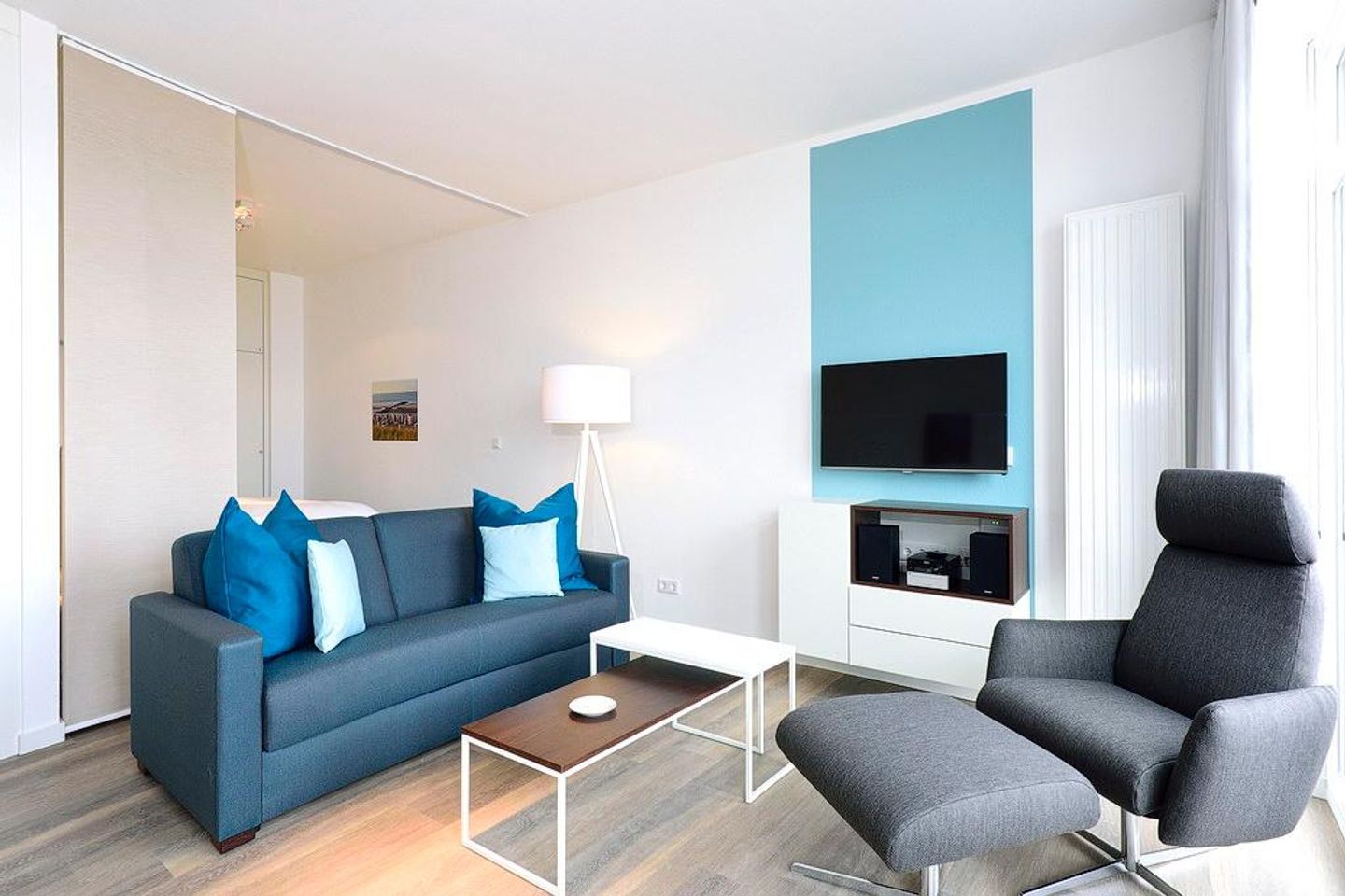 Aparthotel Anna Düne Aparthotel Anna Düne 1-22 Wangerooge - Wohn/ Essbereich mit Fernseher