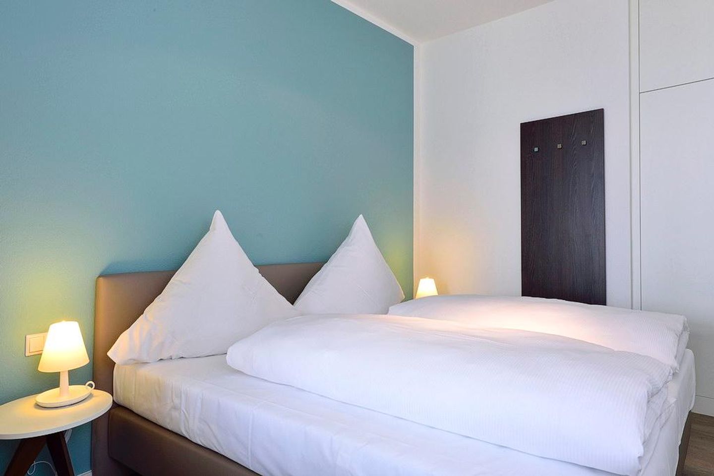 Aparthotel Anna Düne Aparthotel Anna Düne 1-22 Wangerooge - Schlafzimmer mit Doppelbett