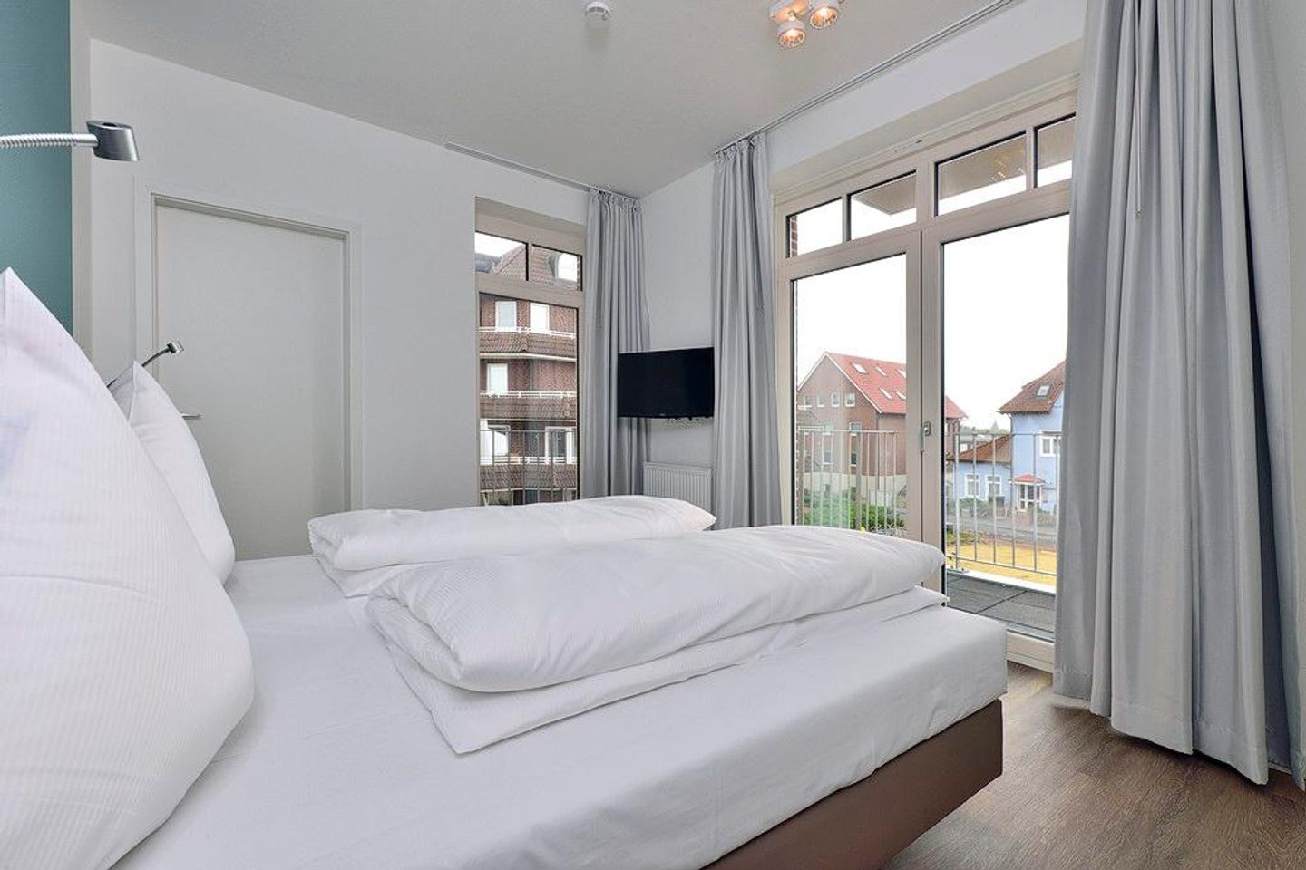 Aparthotel Anna Düne Aparthotel Anna Düne 1-25 Wangerooge - Schlafzimmer mit Doppelbett