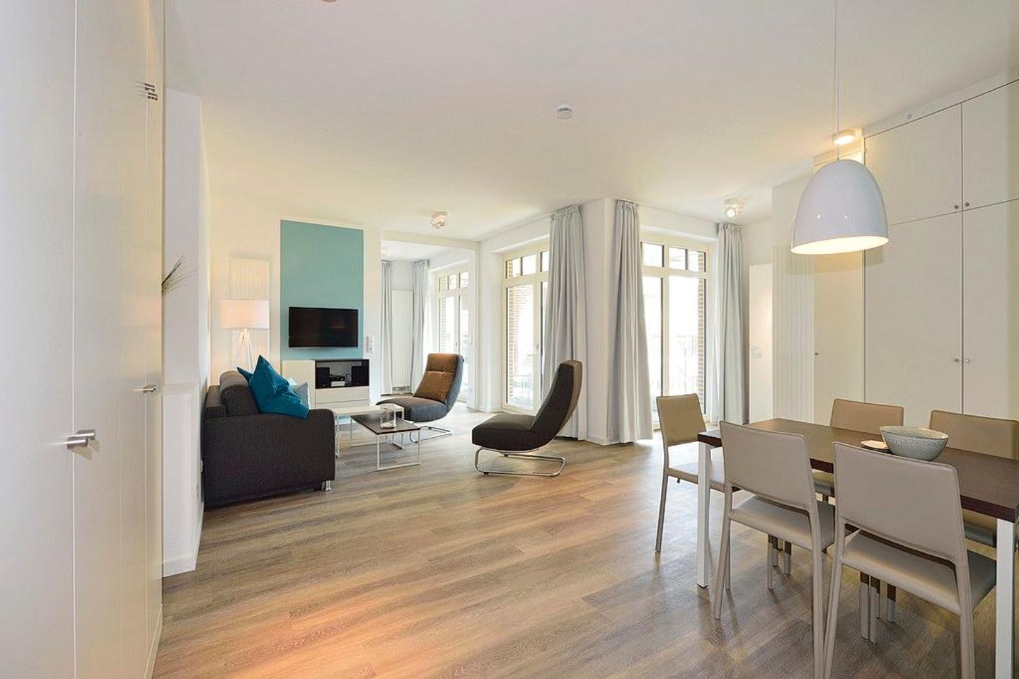 Aparthotel Anna Düne Aparthotel Anna Düne 1-25 Wangerooge - Wohn/ Essbereich mit Esstisch